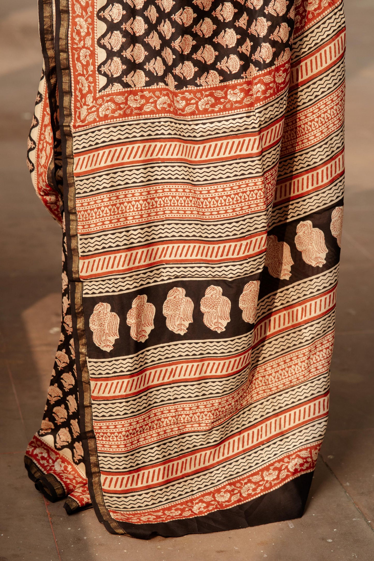Naltural dyed Bagru saree - Roheda- Mugha boota Syahi Begar