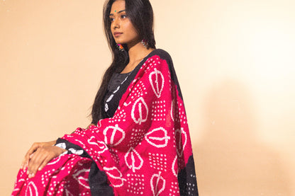 Boond - KaisoriBandhani pink and black Bandhani cotton saree Kaisori