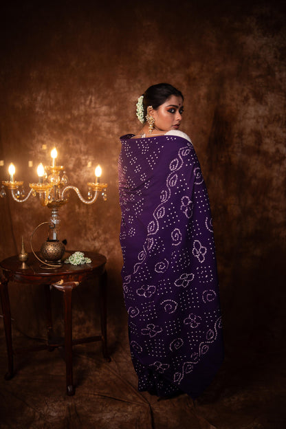 Hand knotted Kutchi Bandhani Dark Green cotton saree - Boondh