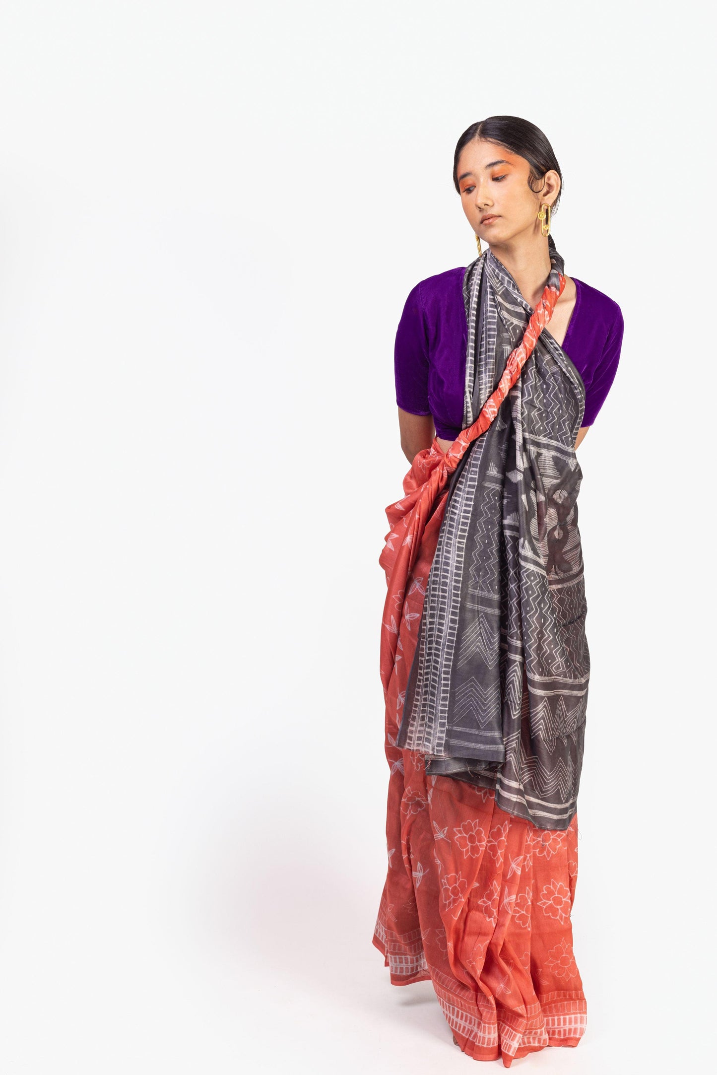 Kaisori Inayaat Red and Grey Shibori print saree Kaisori