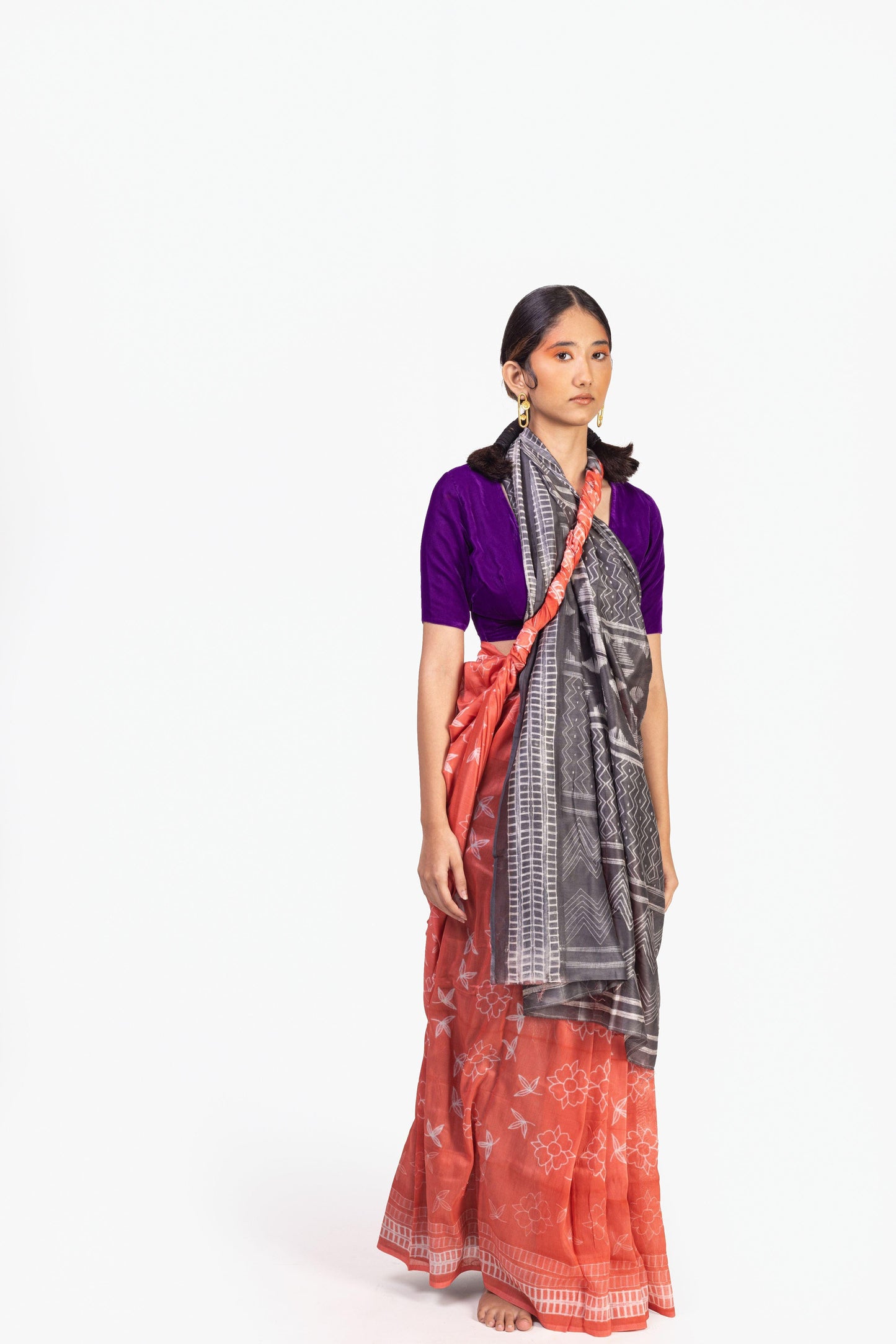 Kaisori Inayaat Red and Grey Shibori print saree Kaisori