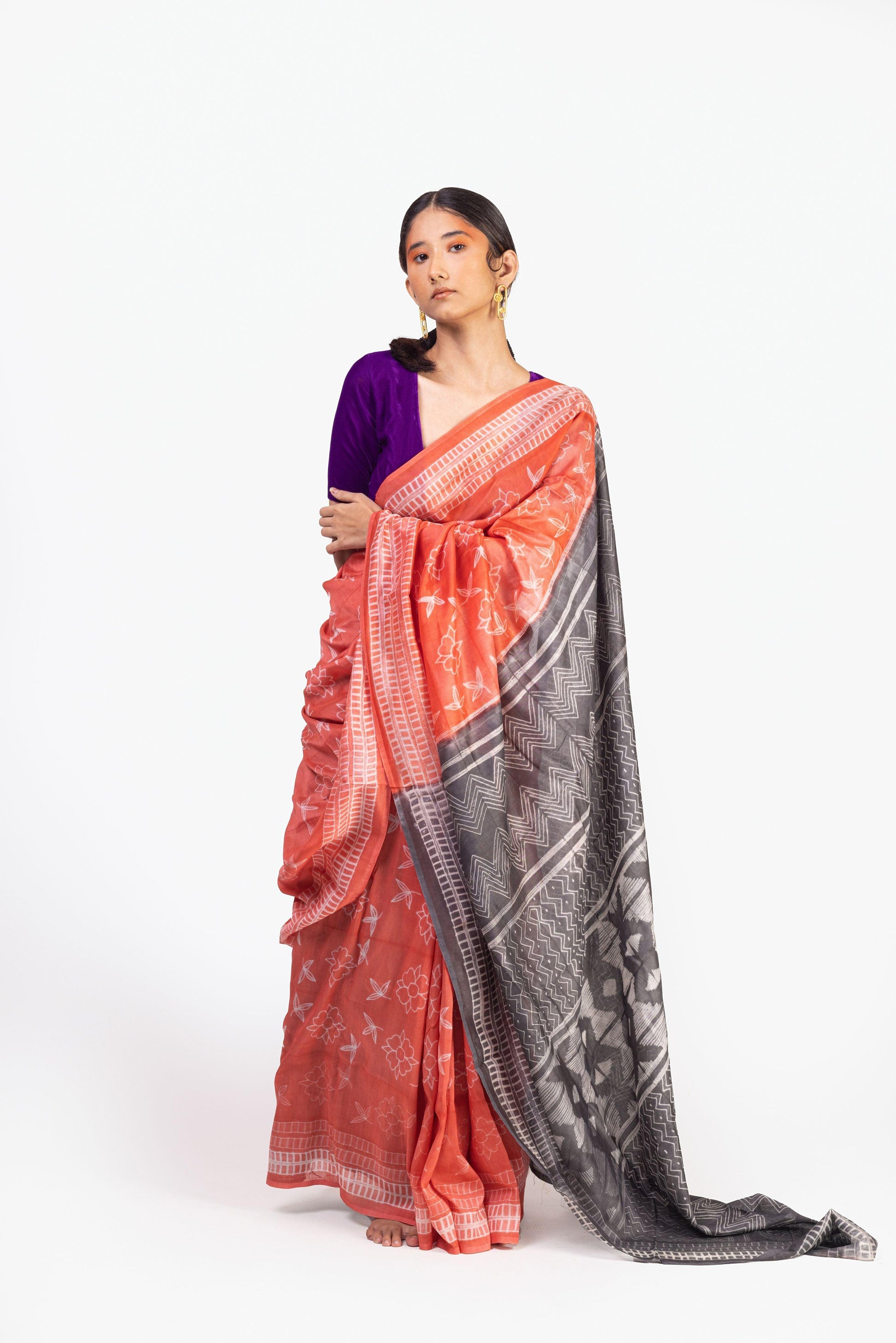 Kaisori Inayaat Red and Grey Shibori print saree Kaisori