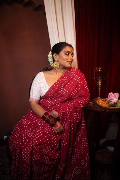 Hand knotted Kutchi Bandhani Magenta Red cotton saree - Boondh