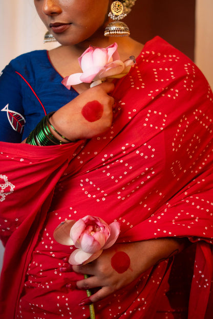 Hand knotted Kutchi Bandhani vermillion cotton saree - Boondh