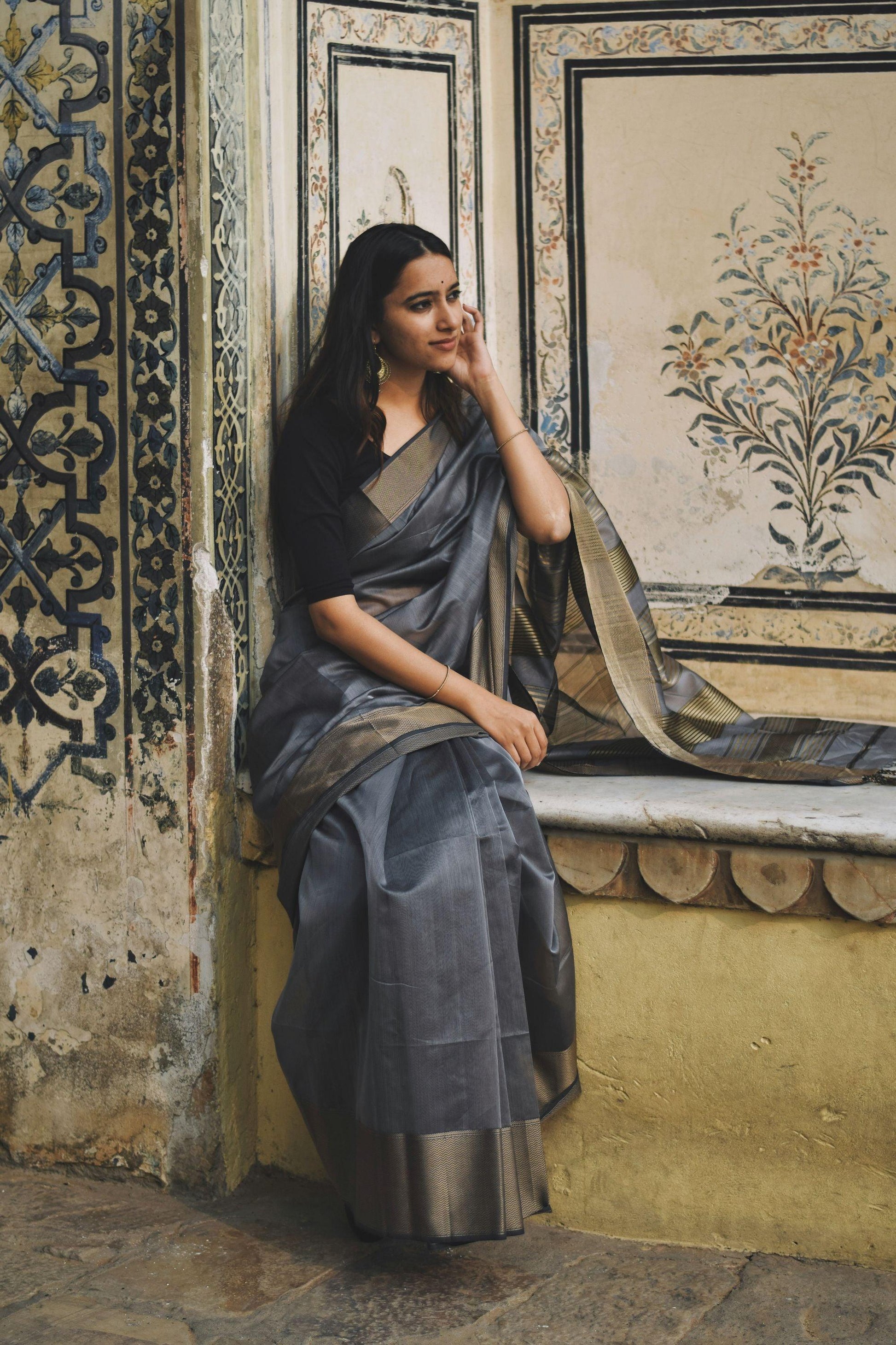 Seher - Grey Maheshwari Saree Kaisori