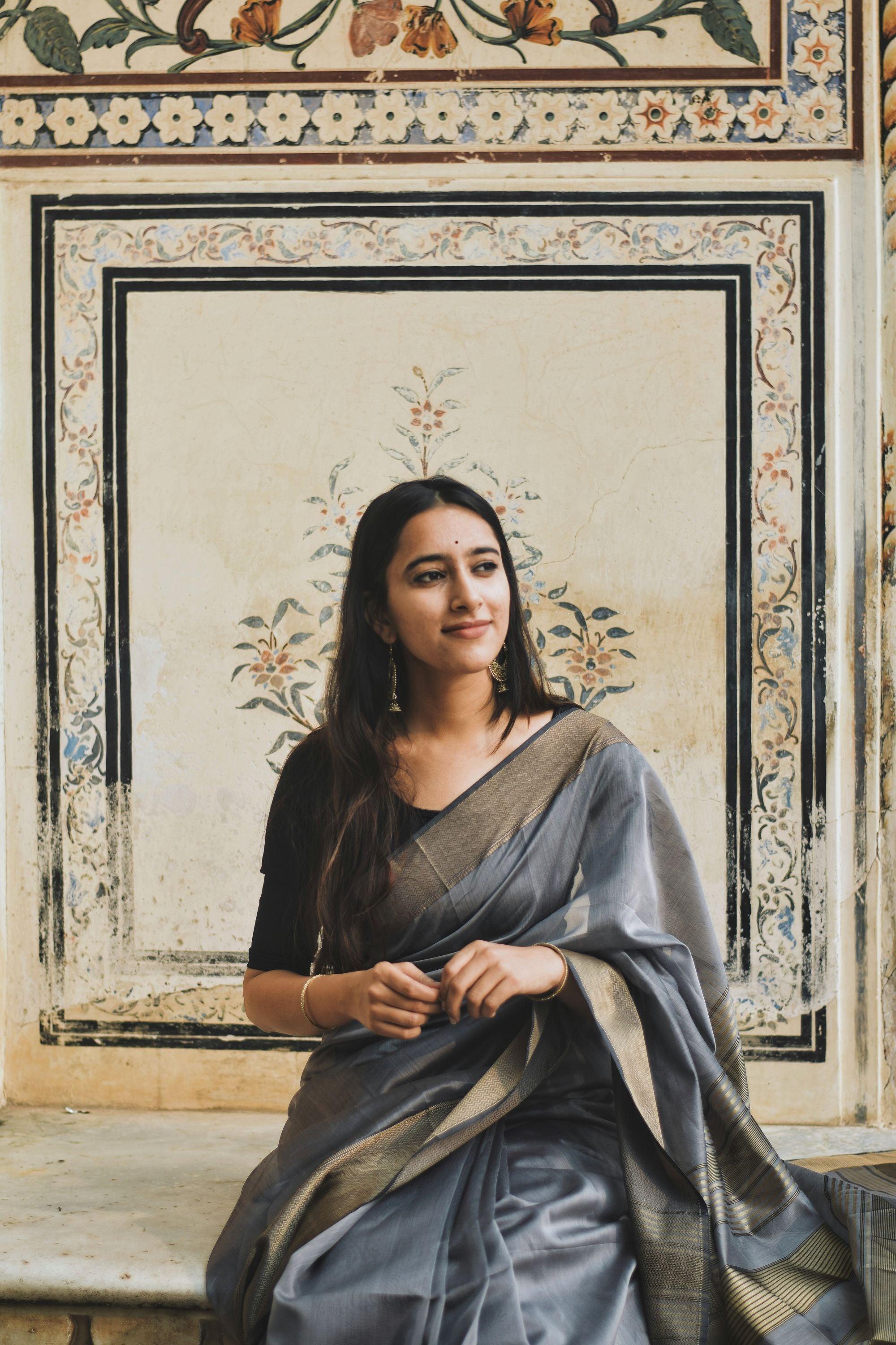 Seher - Grey Maheshwari Saree Kaisori
