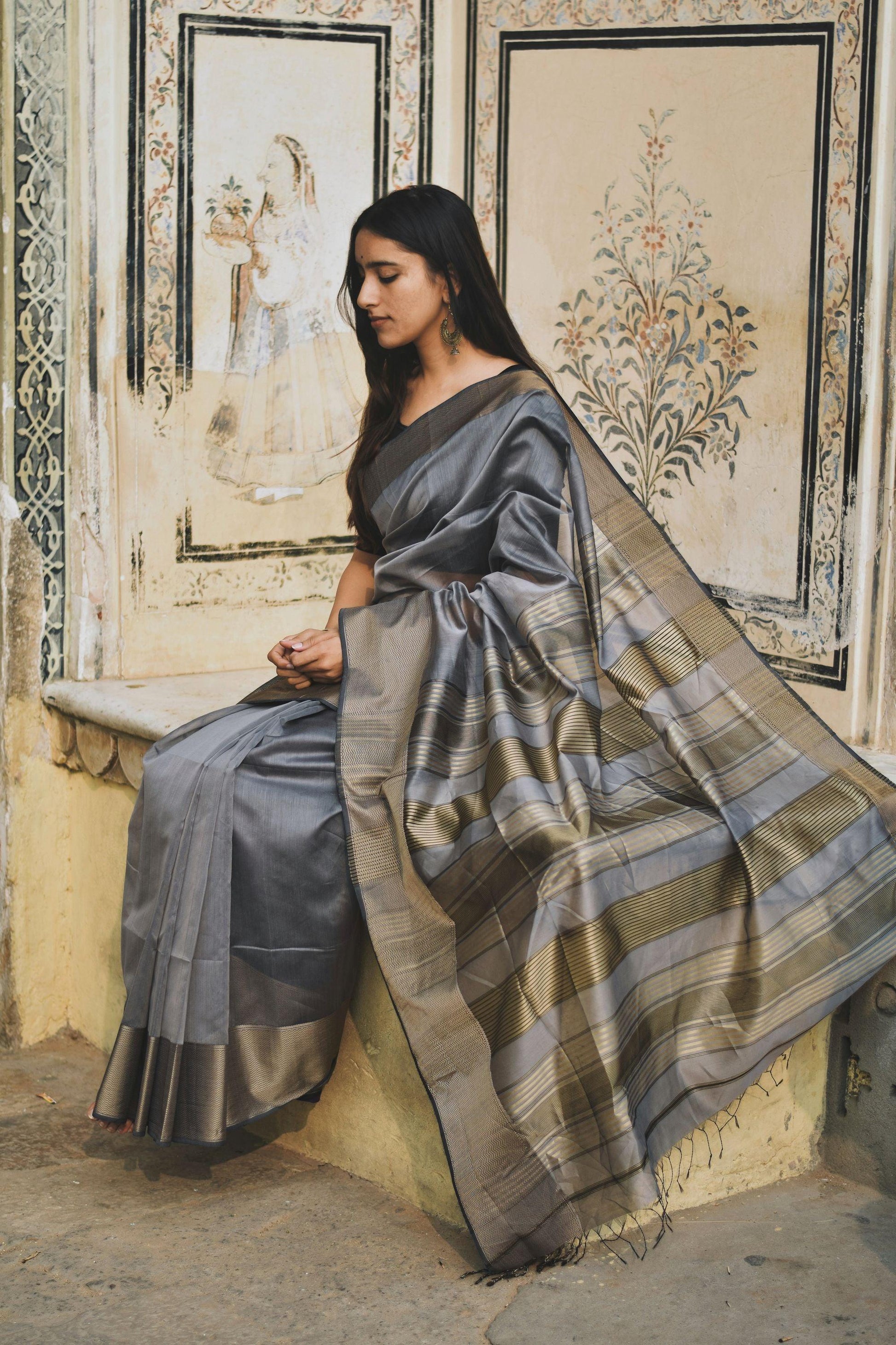 Seher - Grey Maheshwari Saree Kaisori