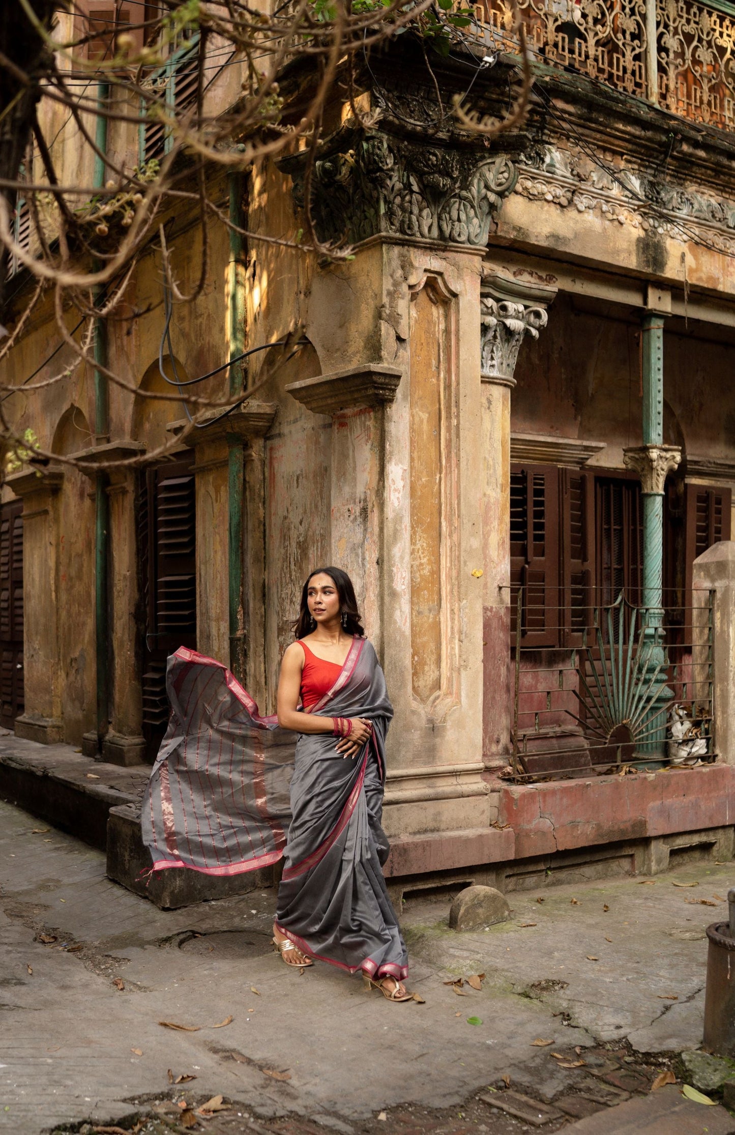 Seher - Grey pink Maheshwari Saree Kaisori