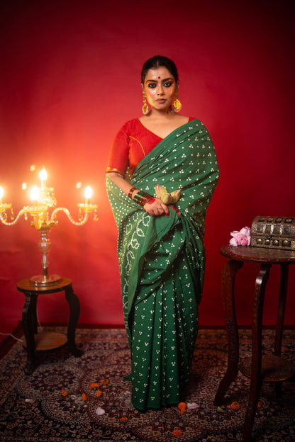 Hand knotted Kutchi Bandhani green cotton saree - Boondh