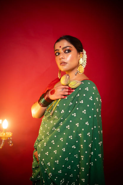 Hand knotted Kutchi Bandhani green cotton saree - Boondh