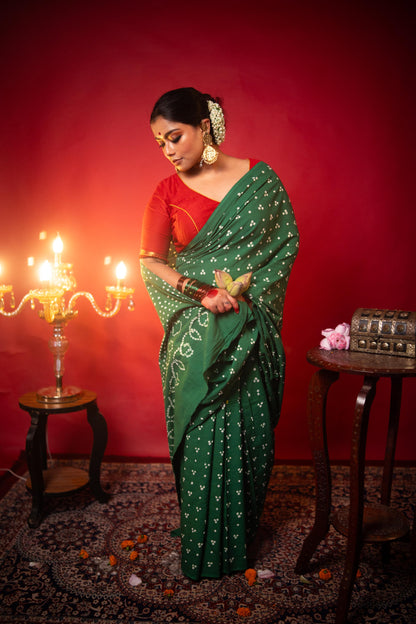 Hand knotted Kutchi Bandhani green cotton saree - Boondh